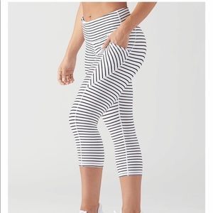 GLYDER black white capri legging